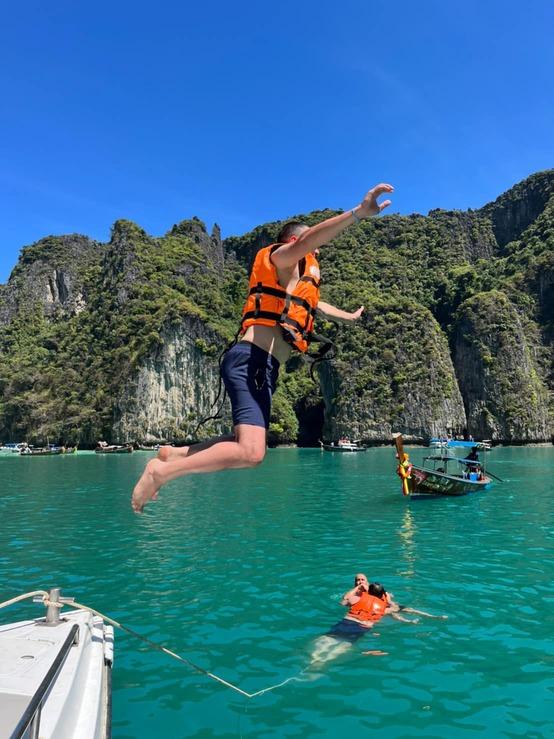 Phuket: Best of Phi Phi Island Thrilling Speedboat Tour with Snorkeling & Swimming