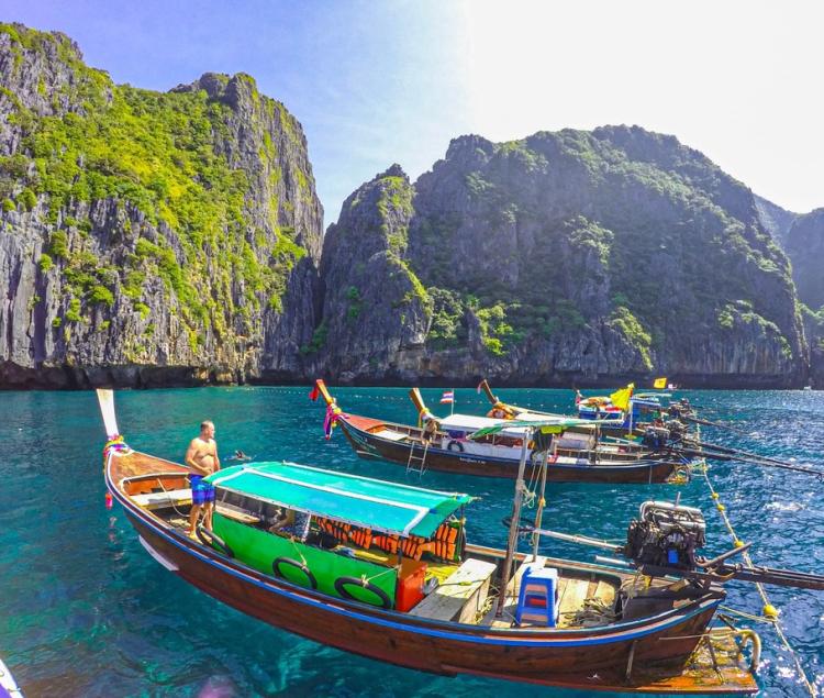 Krabi: Early Bird Phi Phi and 4 Islands Thrilling Tour with Breakfast & Lunch
