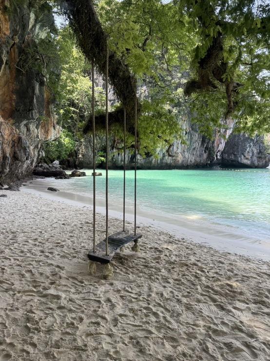 Hong Island Escape: Your Ultimate Krabi Speedboat Adventure