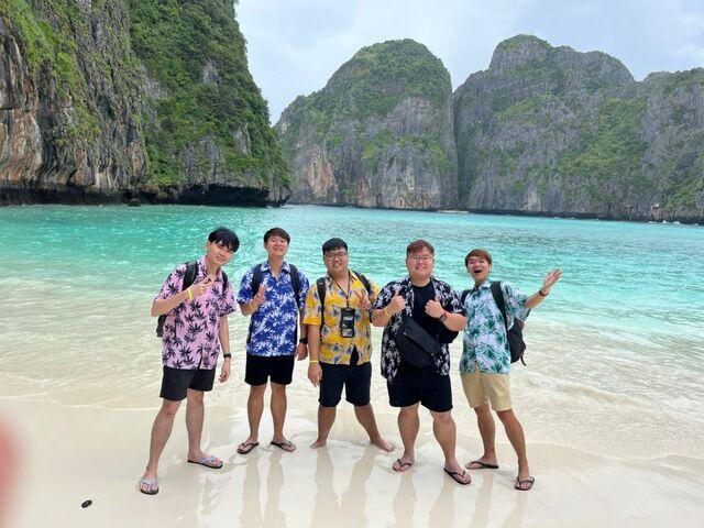 Phuket: Best of Phi Phi Island Thrilling Speedboat Tour with Snorkeling & Swimming