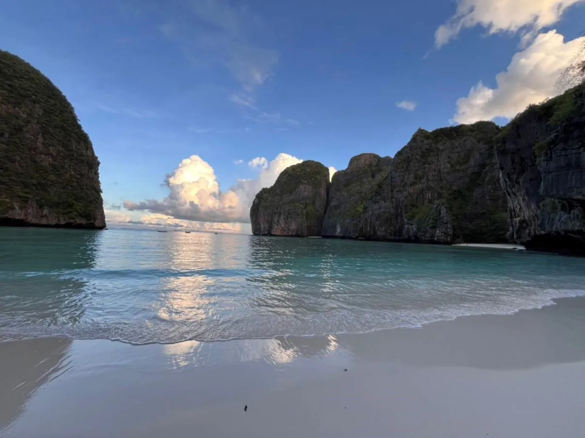 Best of Phi Phi & Khai Island Premium Speedboat Tour from Phuket – Maya Bay, Snorkeling & Beach Lunch